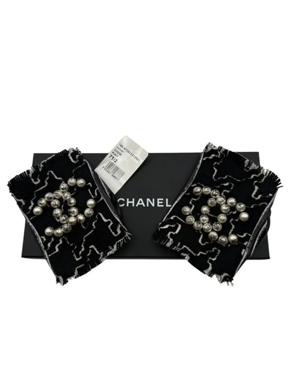 Chanel Pearl-Embellished Tweed & Leather Cutoff Gloves – Size 7.5